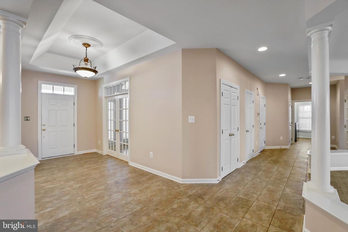 Empty room, Interior, Recessed Lighting