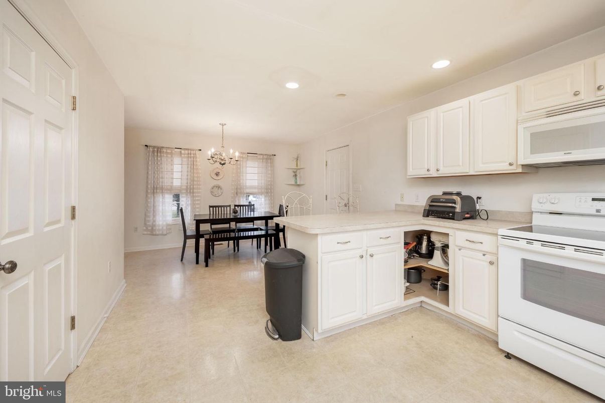 Chandelier, Dining room, Interior, Kitchen, Recessed Lighting