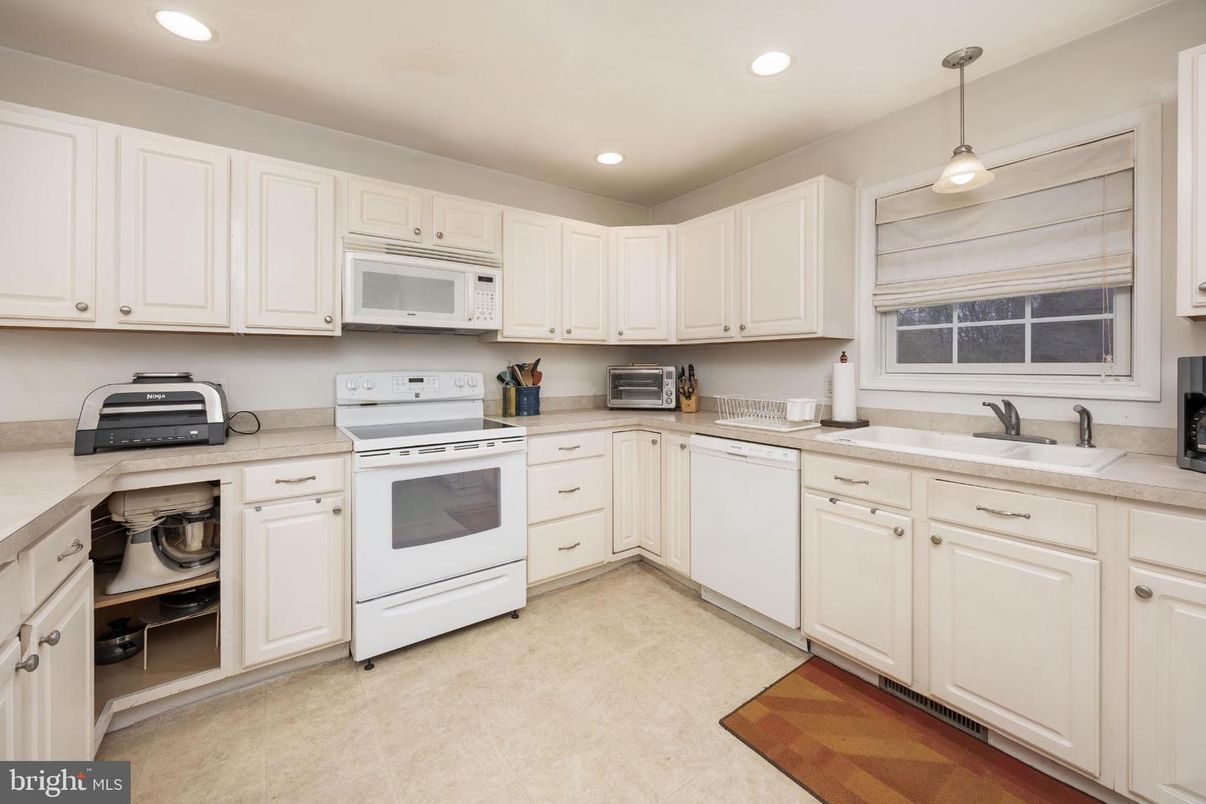Interior, Kitchen, Pendant Lights, Recessed Lighting