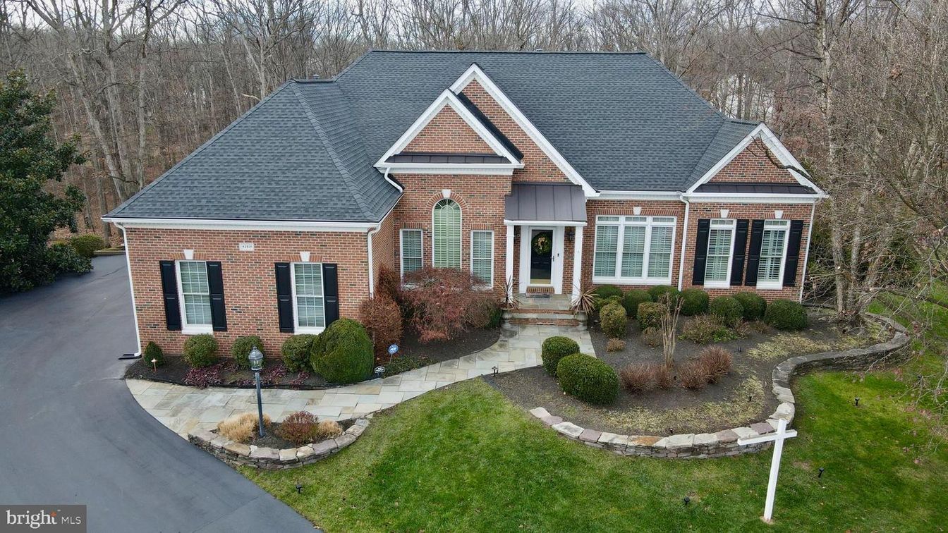 Exterior, Facade, Brick Facade, Brick Traditional