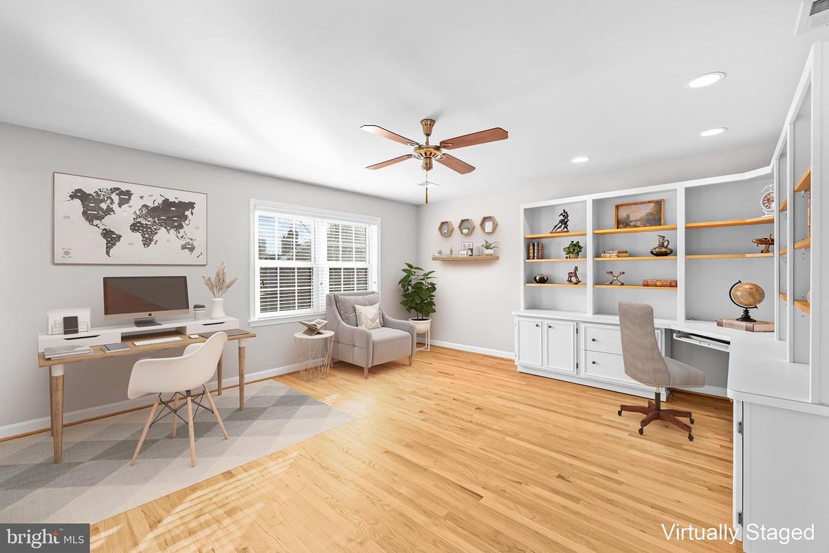 Home Office, Interior, Recessed Lighting, Wood Texture Flooring