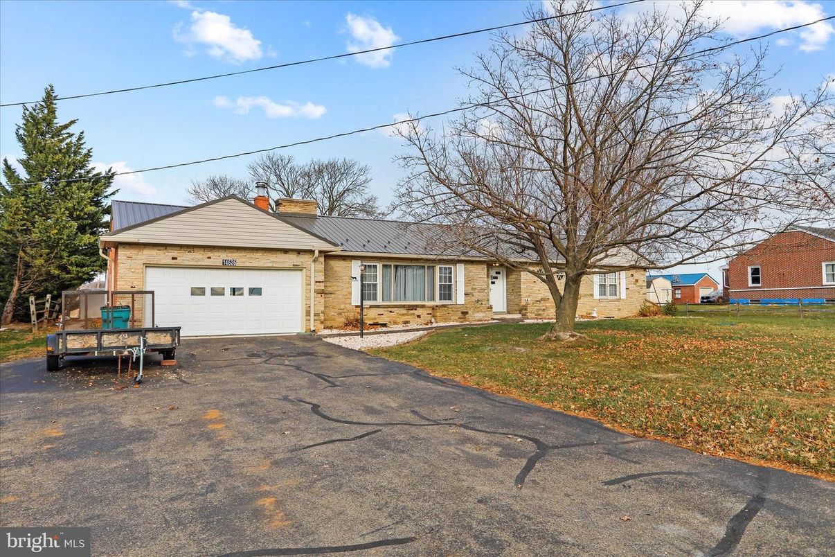 Attached, Exterior, Facade, Cape Cod