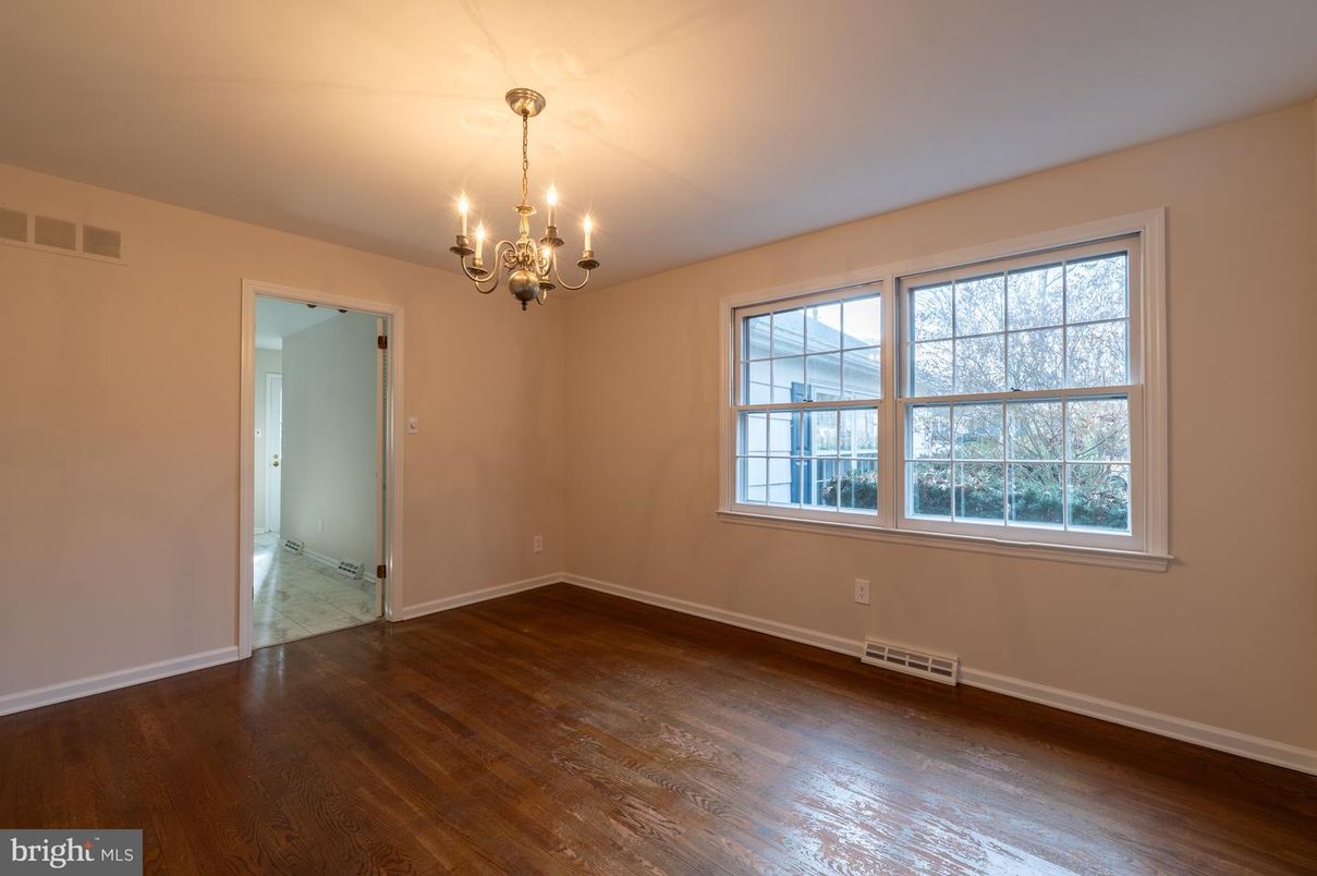 Chandelier, Empty room, Interior, Wood Texture Flooring