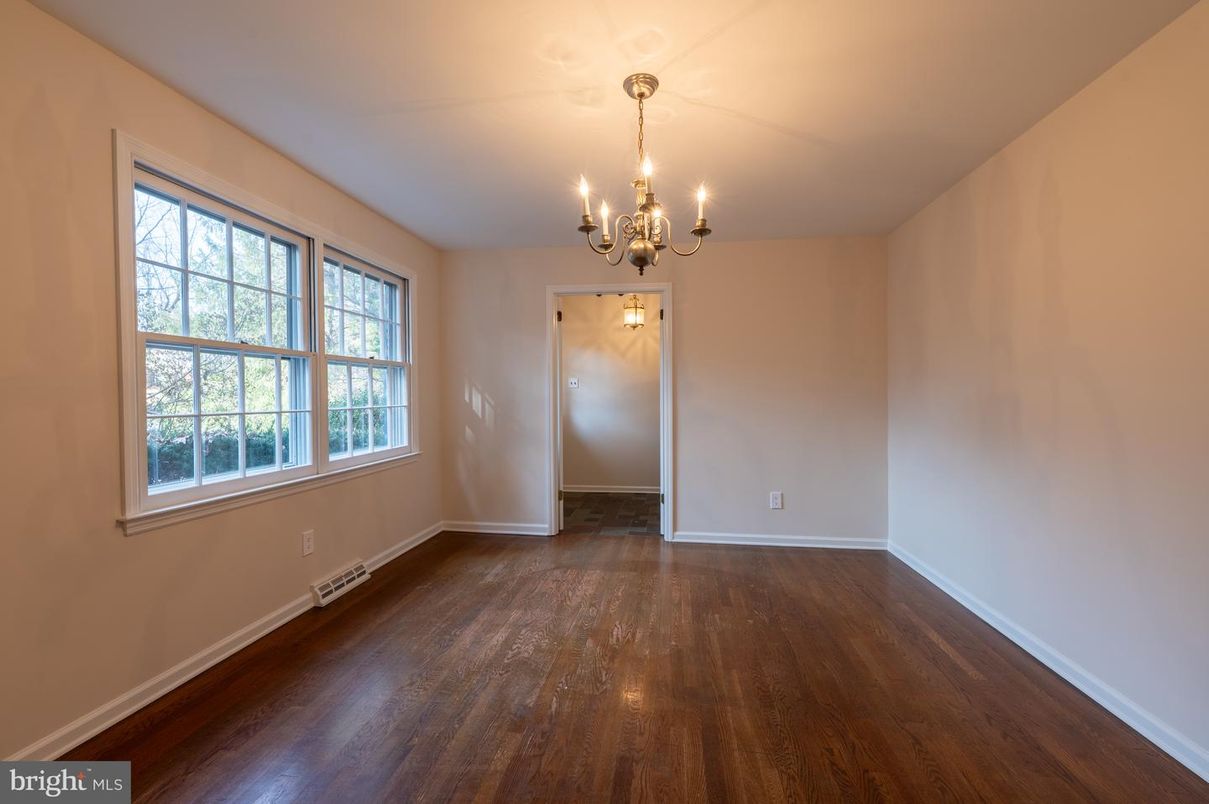 Chandelier, Empty room, Interior, Wood Texture Flooring