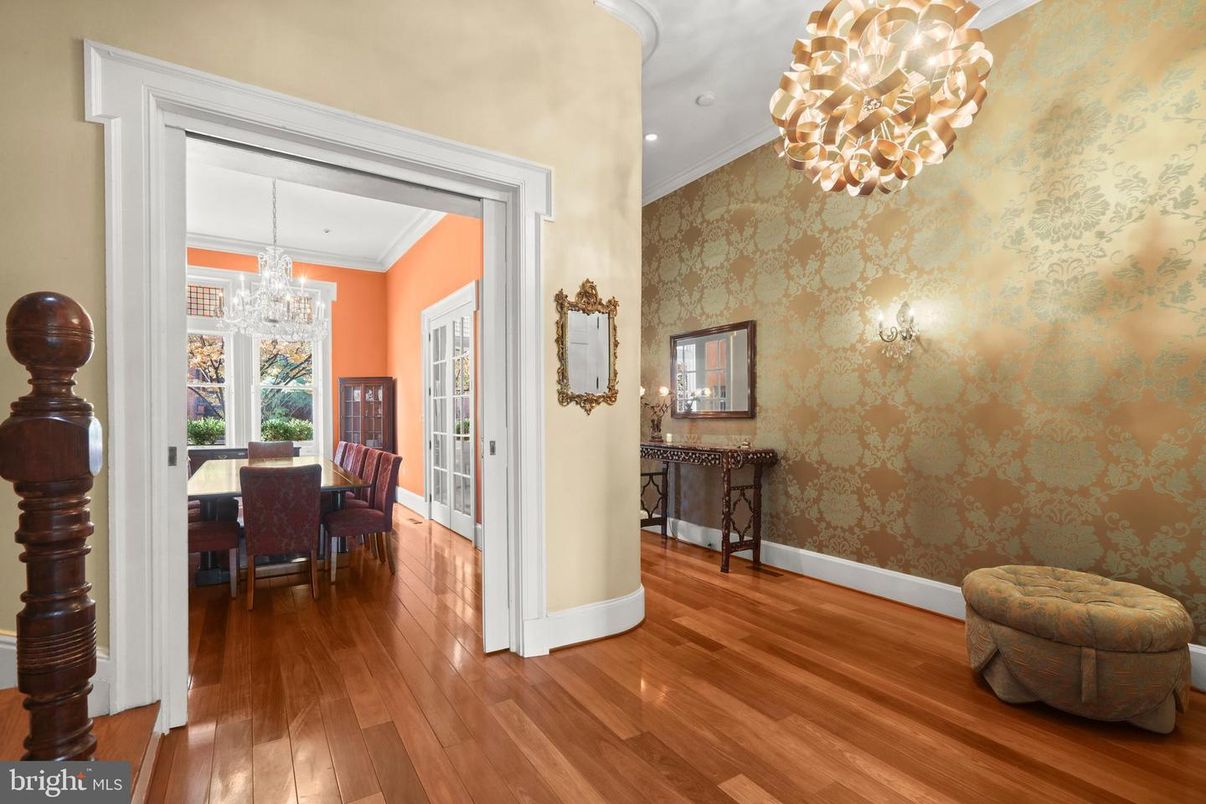 Chandelier, Dining room, Interior, Recessed Lighting, Wood Texture Flooring
