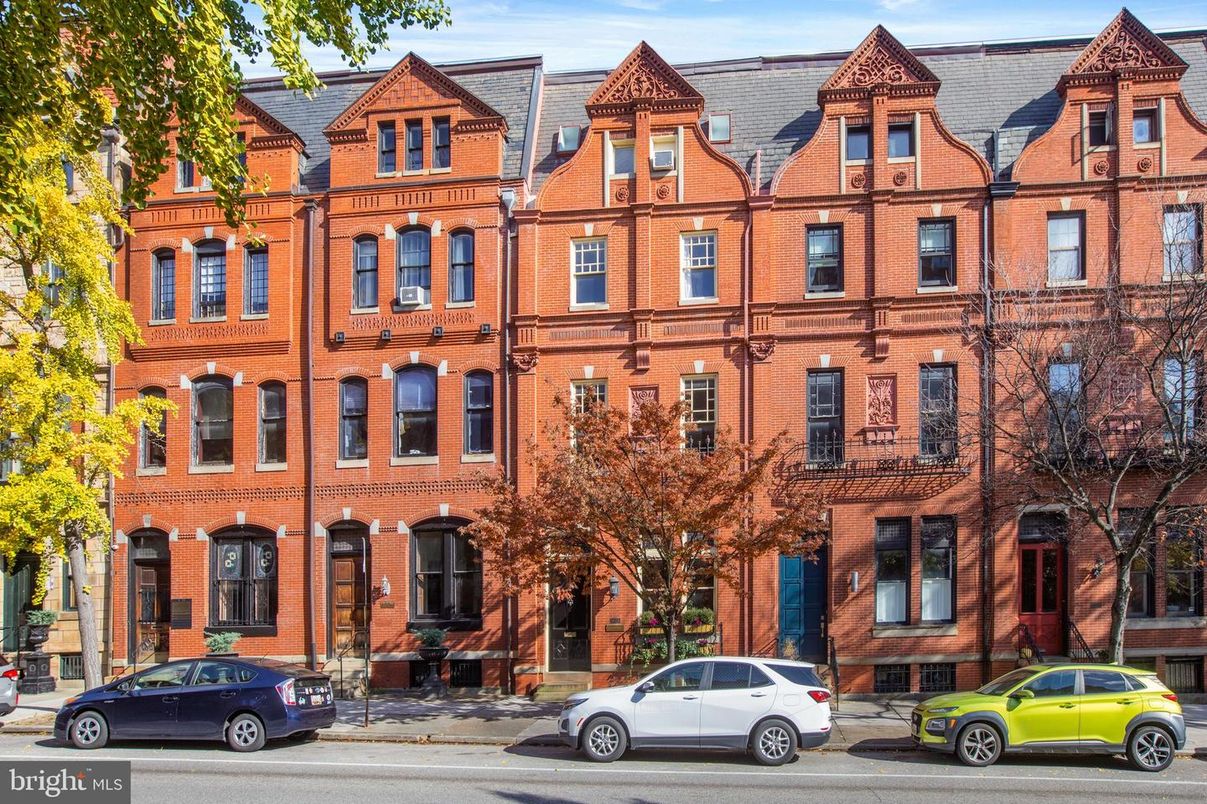 Exterior, Facade, Brick Facade, Rowhouse