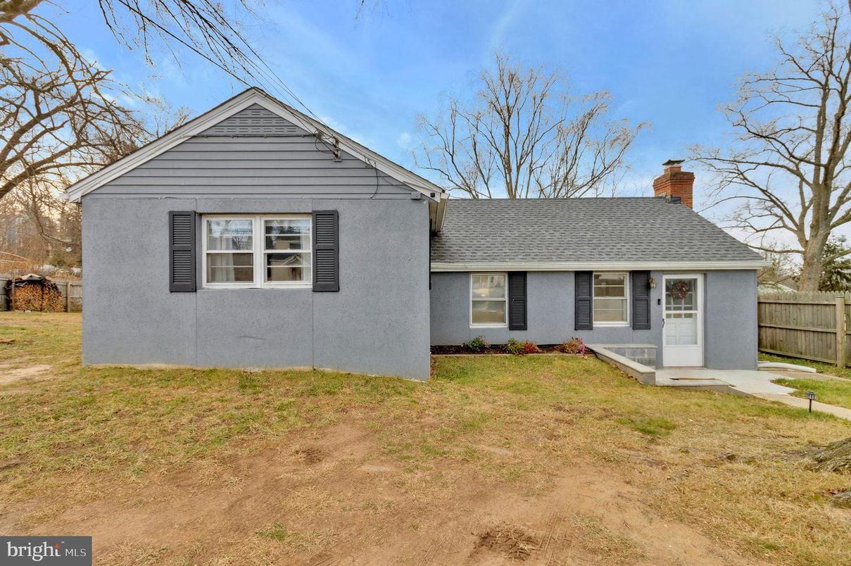 Backyard, Exterior, Facade, Ranch