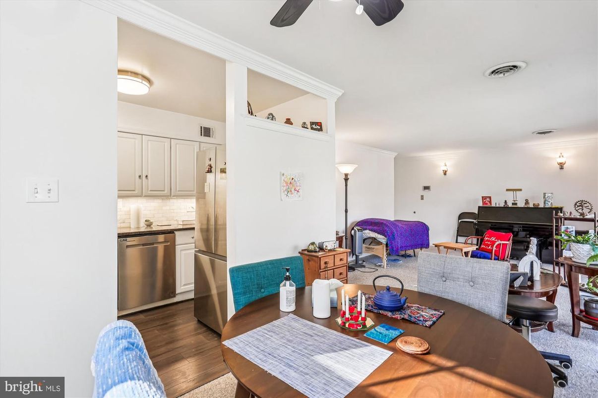 Dining room, Interior, Kitchen, Stainless Steel Appliances, Wood Texture Flooring
