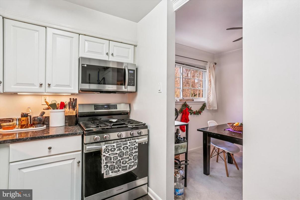 Dining room, Interior, Kitchen, Stainless Steel Appliances