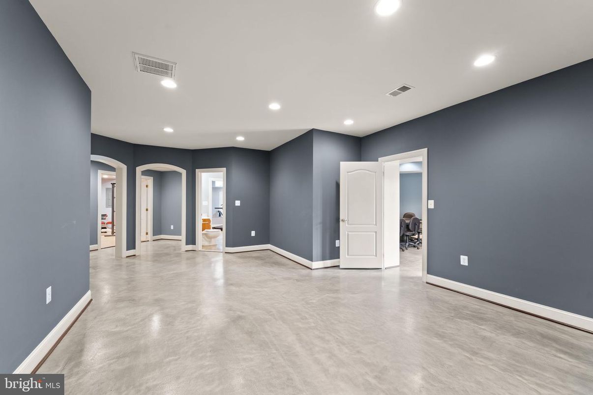 Empty room, Interior, Recessed Lighting