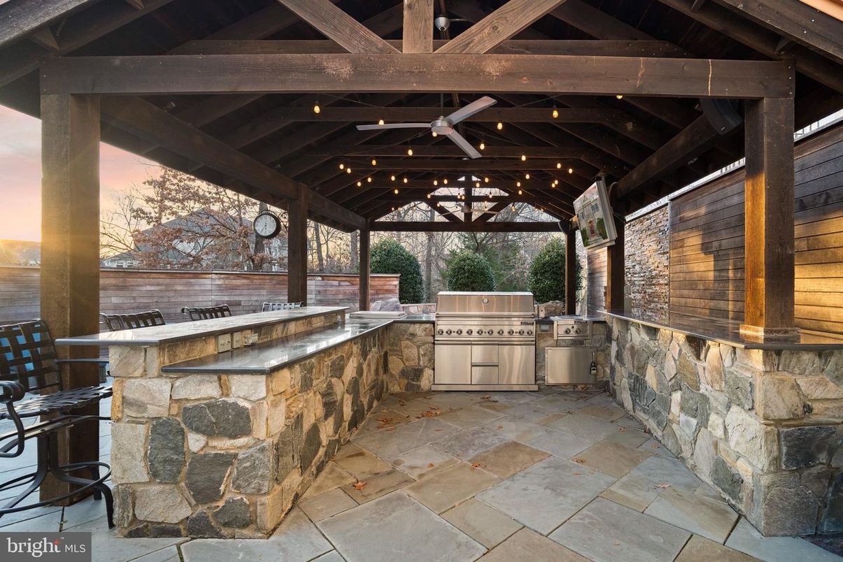 Exterior, Outdoor Kitchen