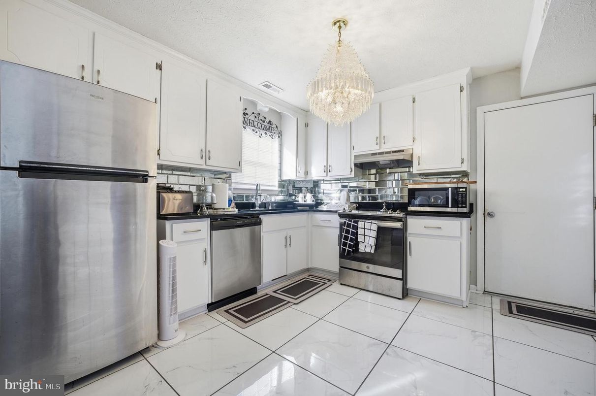 Chandelier, Interior, Kitchen, Marble, Stainless Steel Appliances