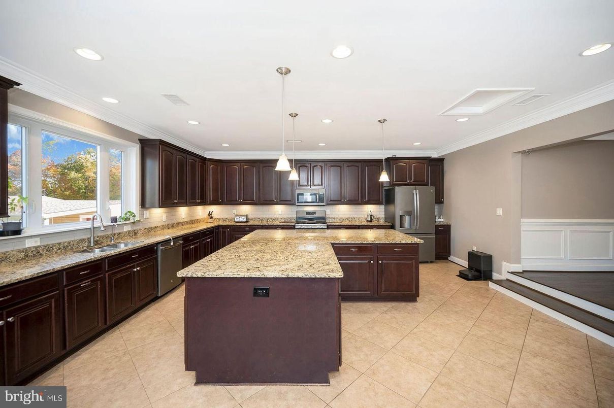 Interior, Kitchen, Pendant Lights, Recessed Lighting, Stainless Steel Appliances