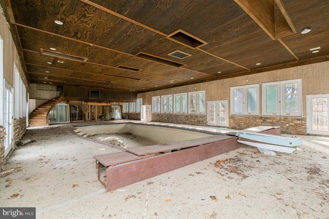 Interior, Pool, Recessed Lighting