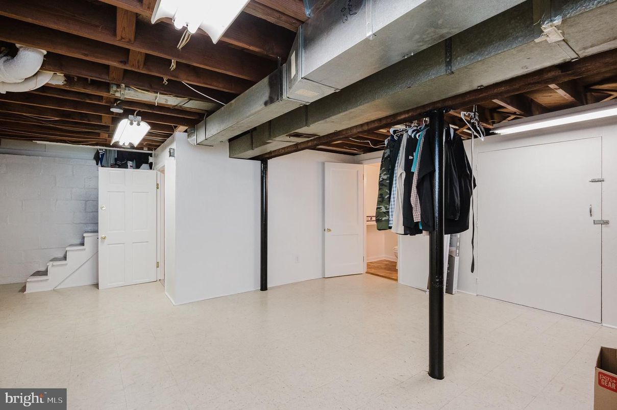 Empty room, Interior, Wooden Beams