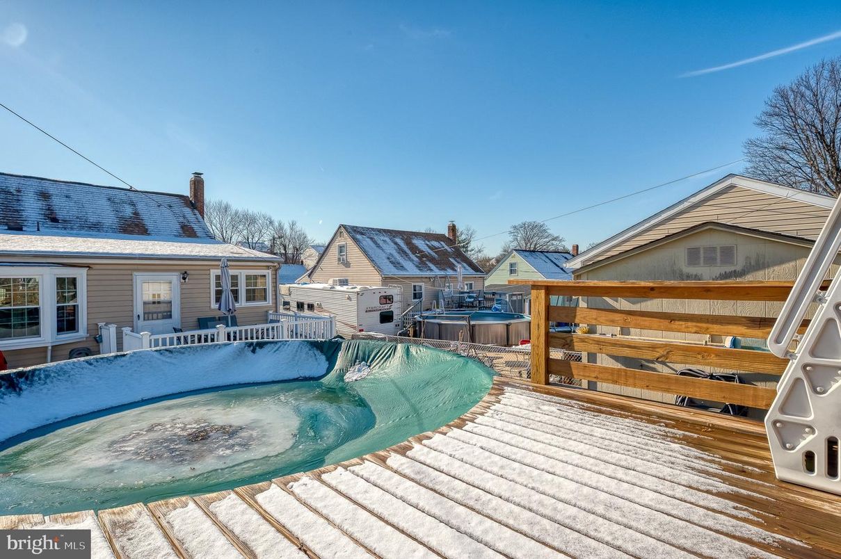 Exterior, Pool, Solar Panels