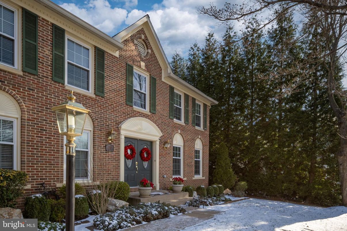 Exterior, Facade, Brick Facade, Georgian