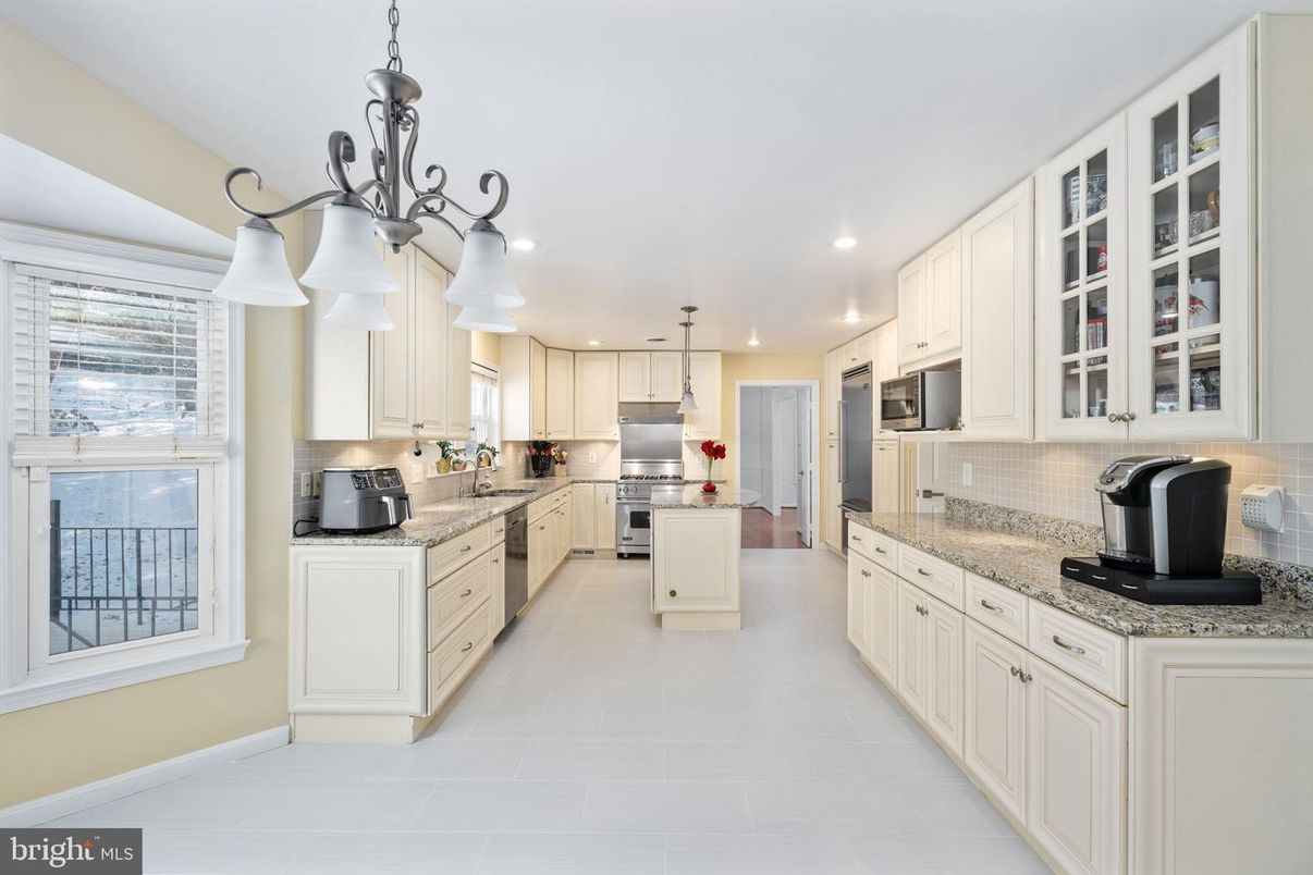 Chandelier, Interior, Kitchen, Pendant Lights, Recessed Lighting, Stainless Steel Appliances