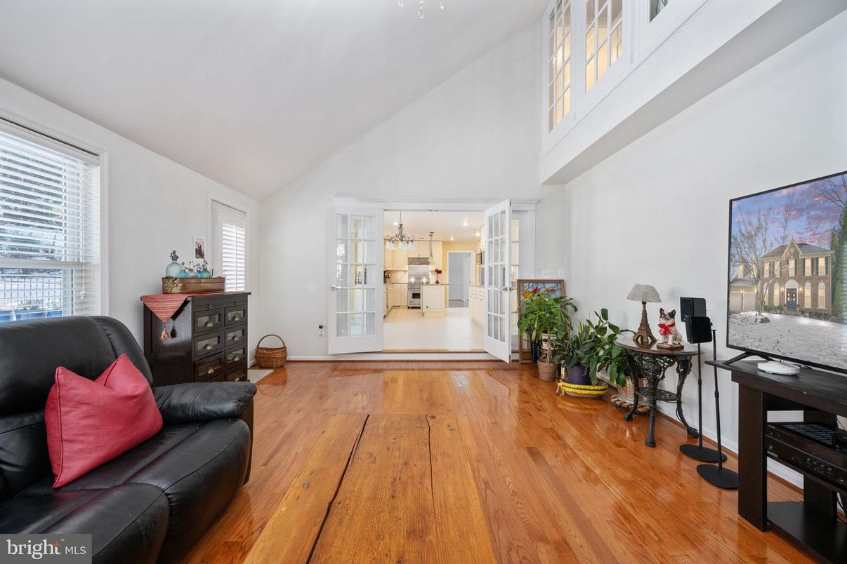Interior, Kitchen, Pendant Lights, Wood Texture Flooring