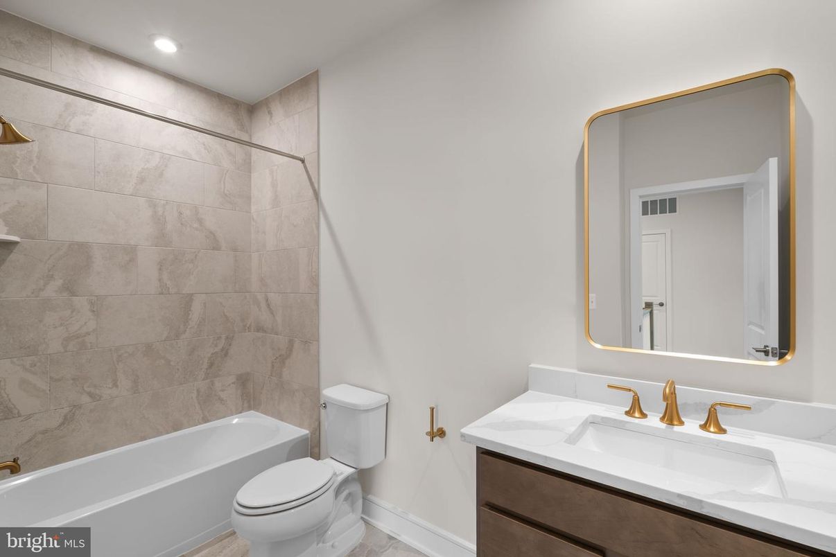 Bathroom, Interior, Recessed Lighting