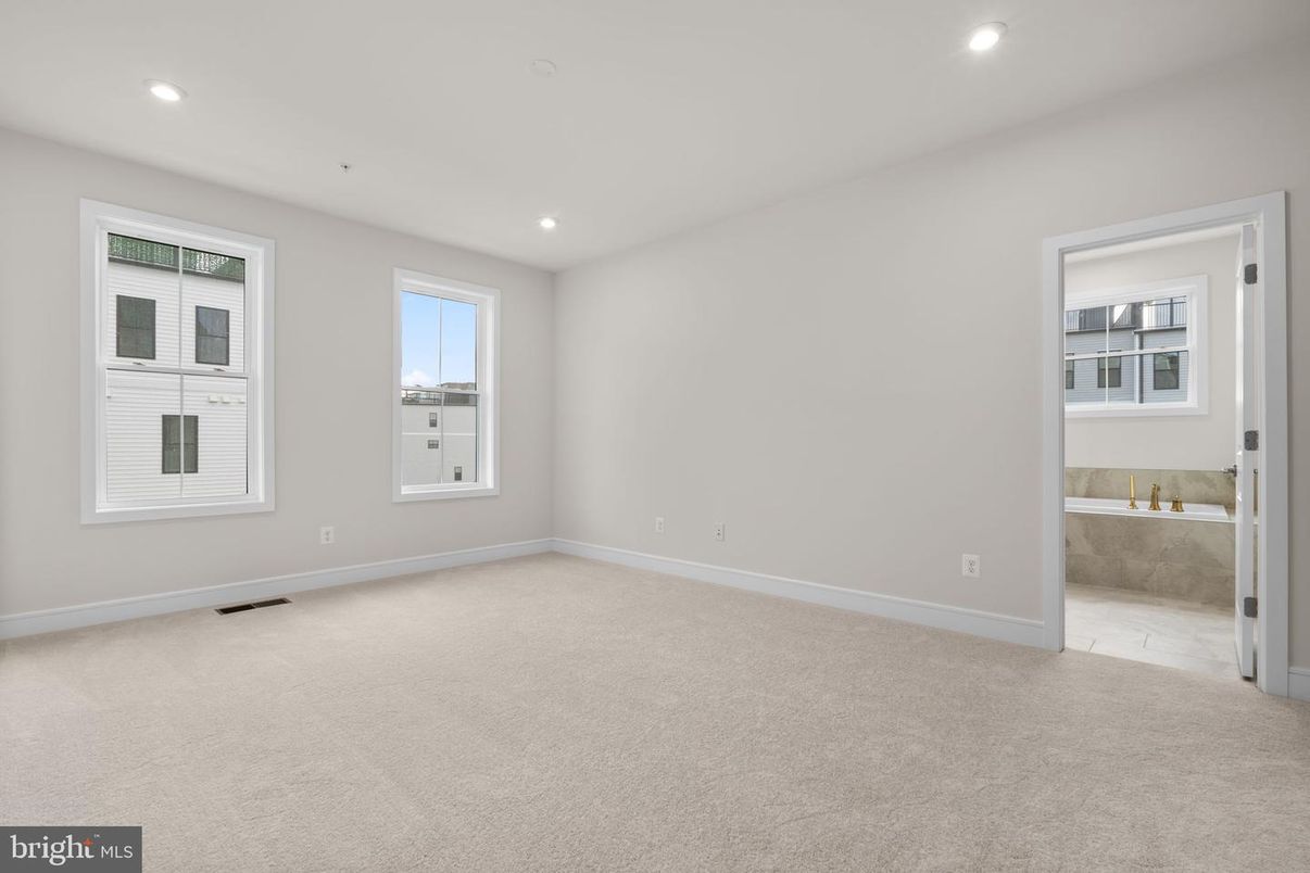 Bathroom, Empty room, Interior, Recessed Lighting