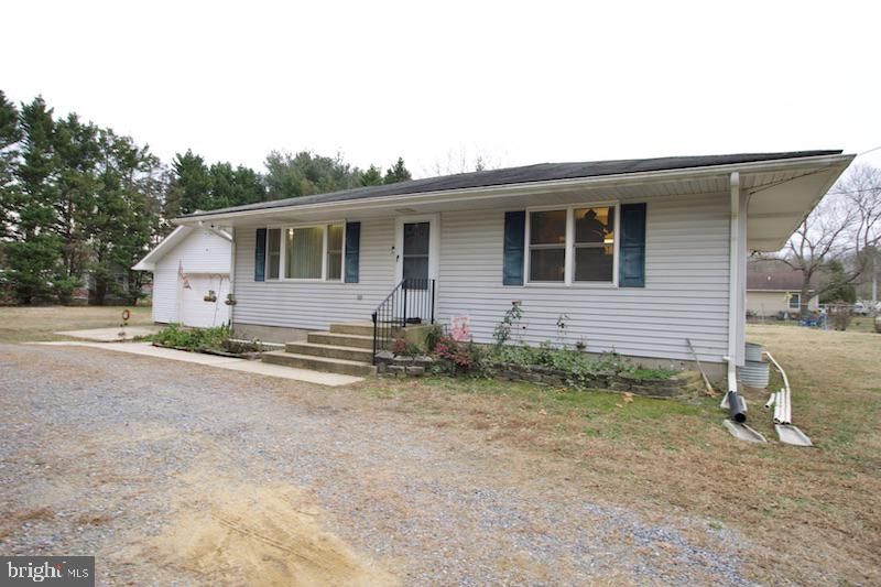 Backyard, Exterior, Facade, Cape Cod