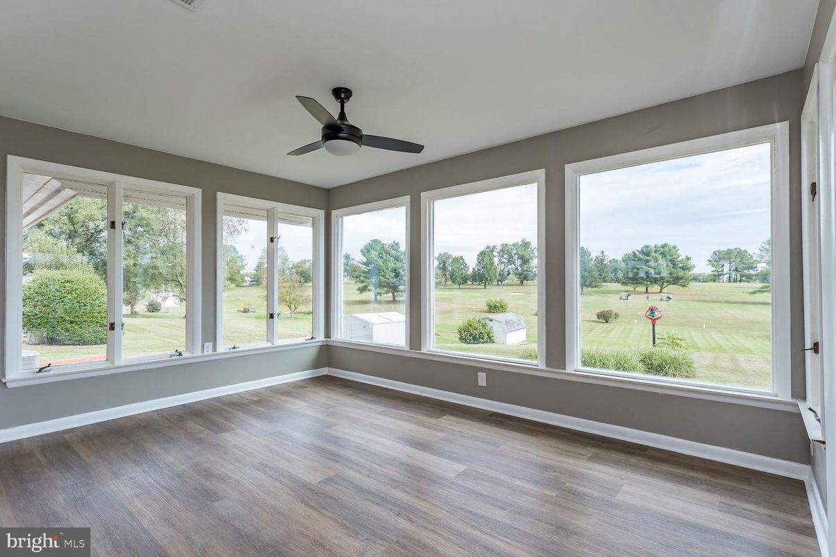 Empty room, Interior, Sun Room, Wood Texture Flooring