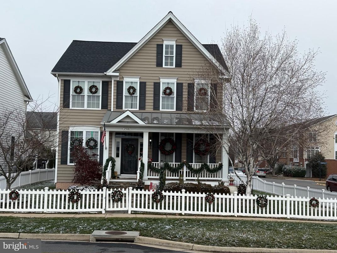 Exterior, Facade, Queen Anne Victorian