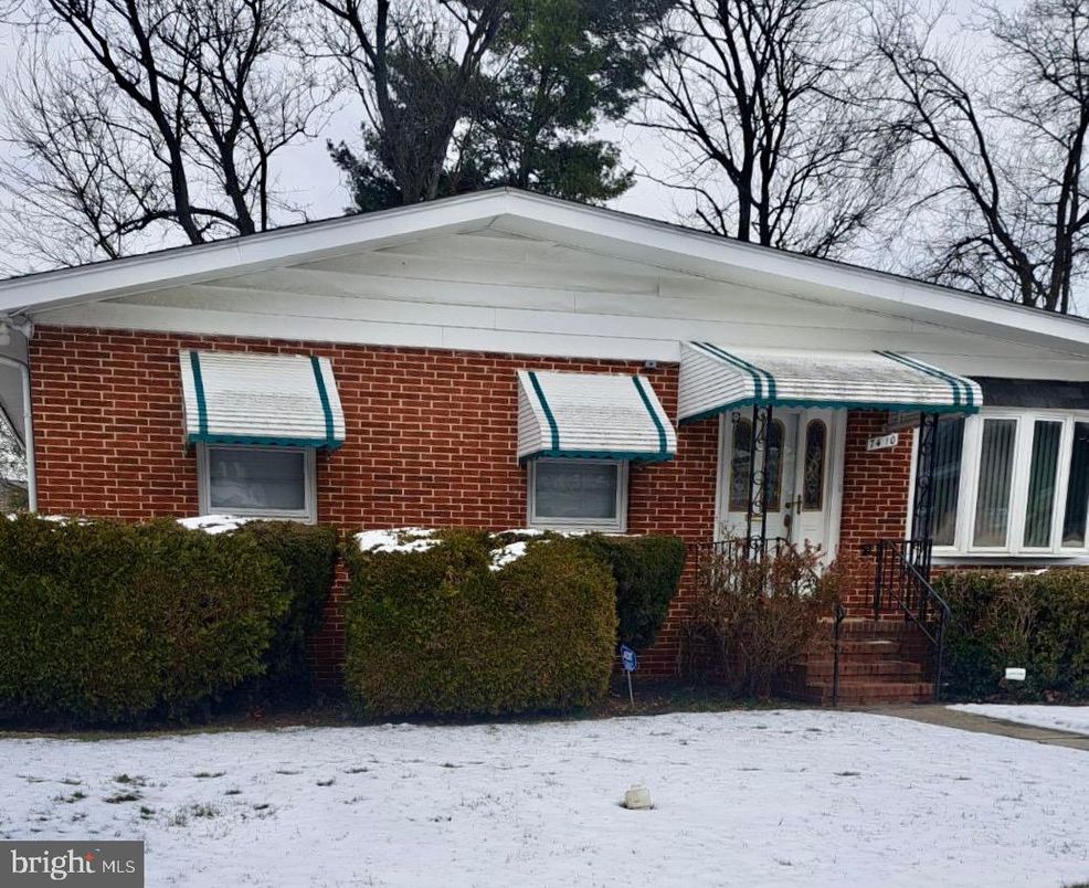 Exterior, Facade, Brick Facade, Raised Ranch