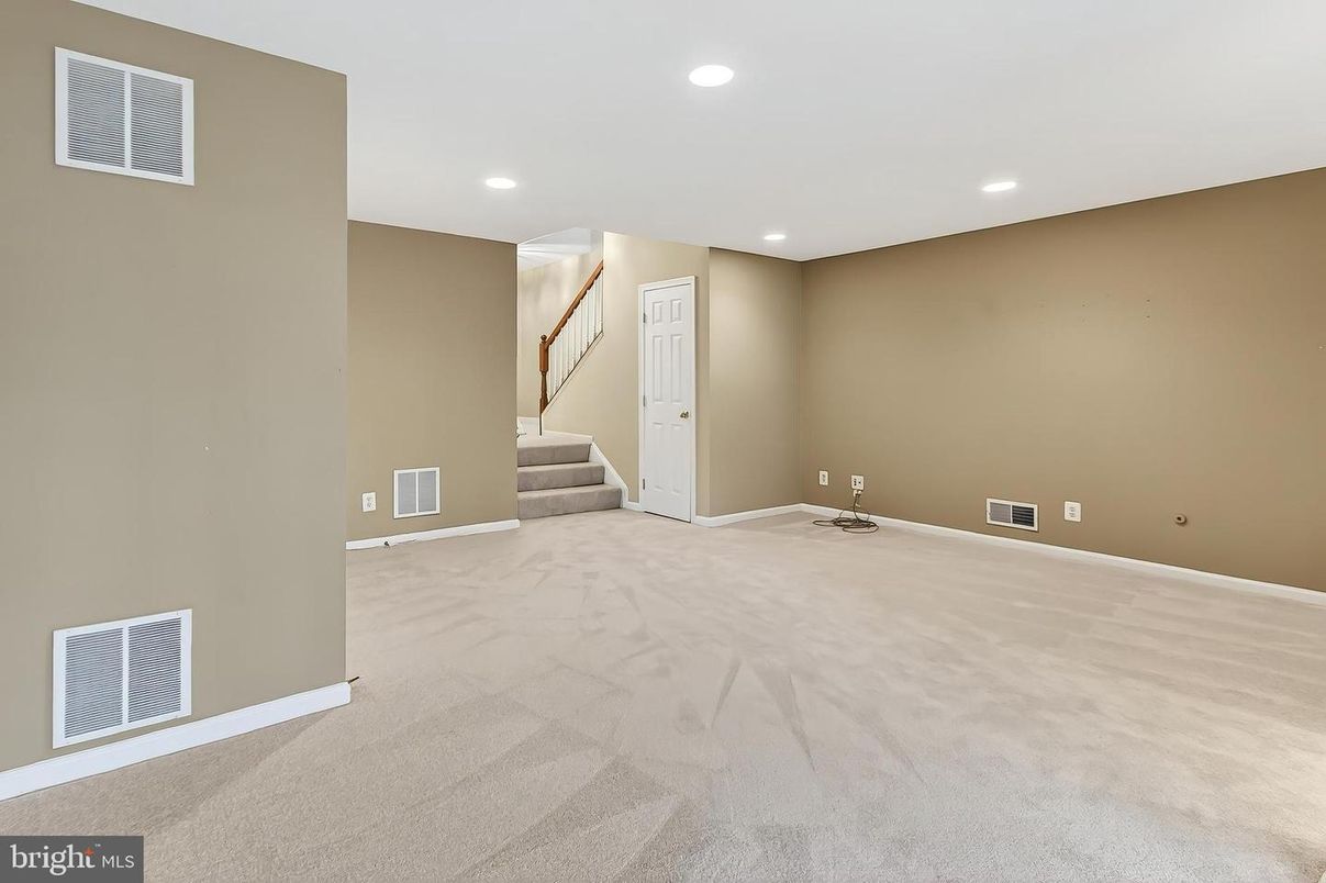 Empty room, Interior, Recessed Lighting