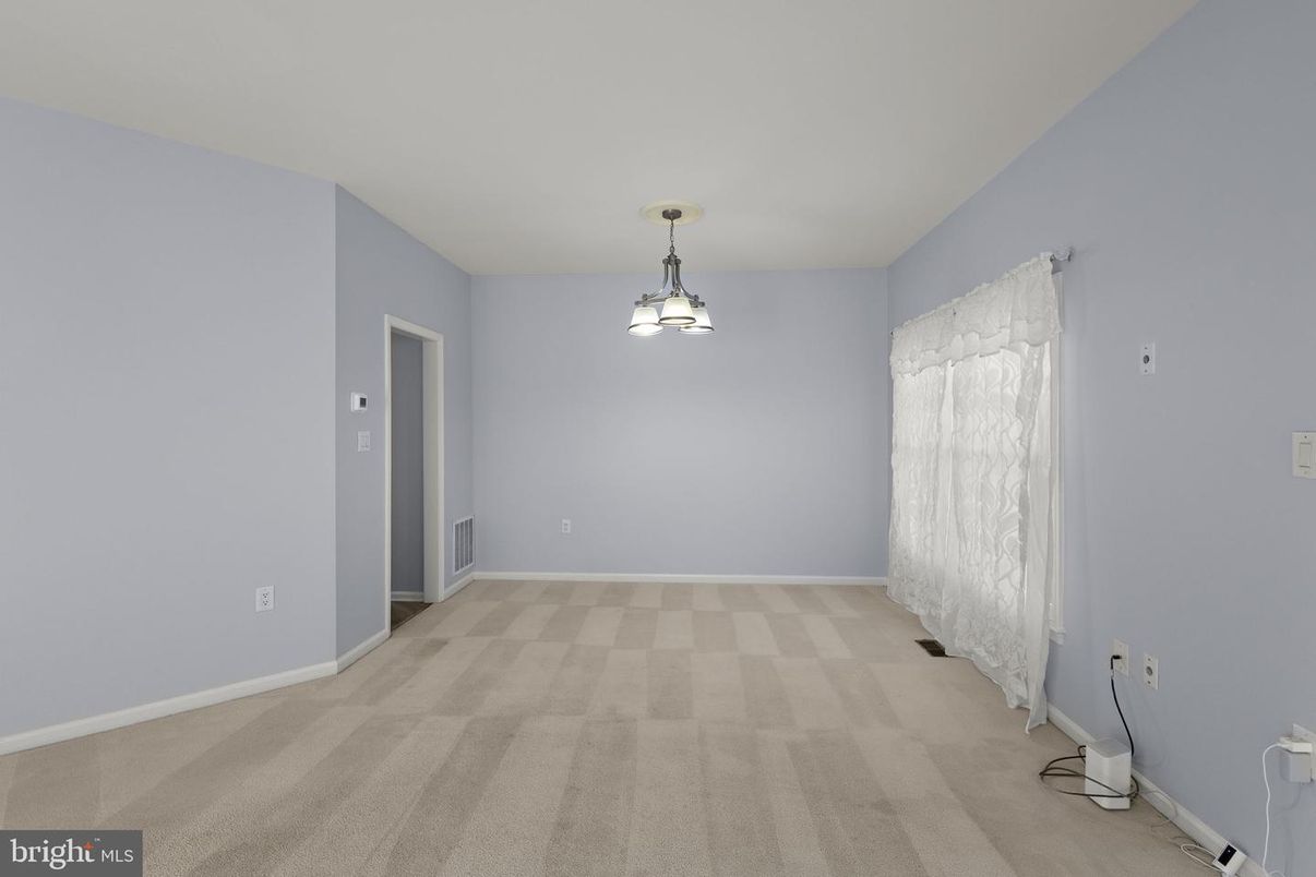 Empty room, Interior, Pendant Lights
