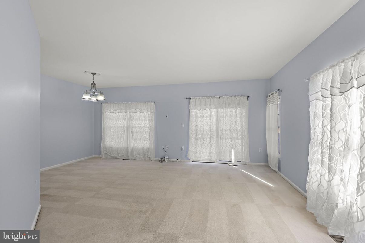 Empty room, Interior, Pendant Lights