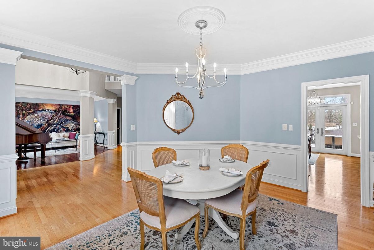 Chandelier, Dining room, Interior, Piano, Wood Texture Flooring