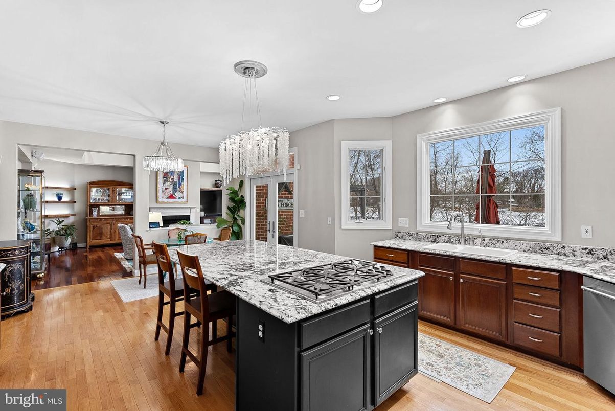 Chandelier, Dining room, Interior, Kitchen, Recessed Lighting, Wood Texture Flooring