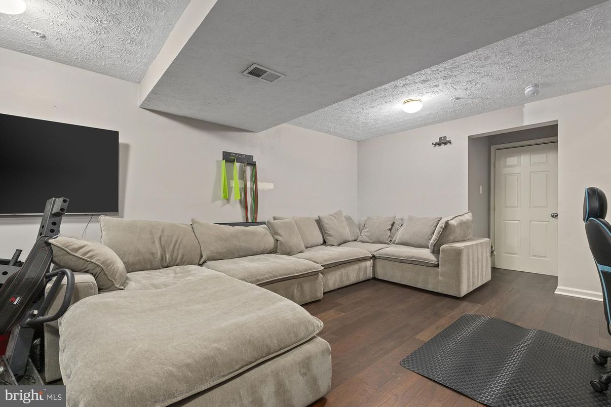 Fitness Equipment, Interior, Living room, Wood Texture Flooring