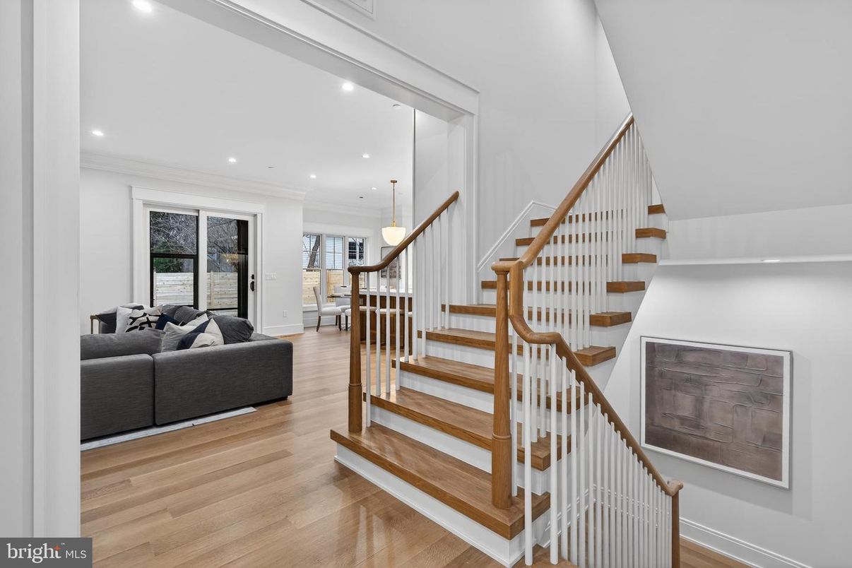 Interior, Living room, Pendant Lights, Recessed Lighting, Wood Texture Flooring