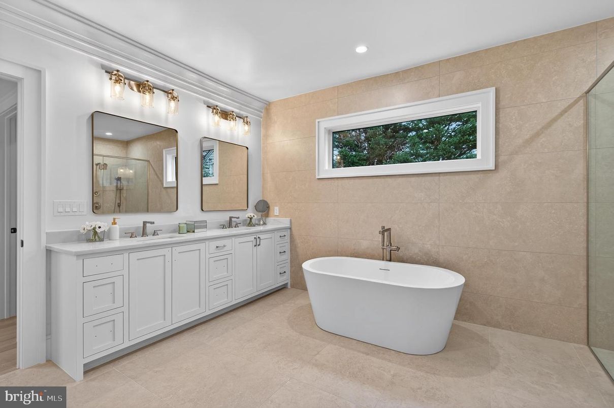 Bathroom, Dual Sink Vanities, Free Standing Baths, Interior, Recessed Lighting