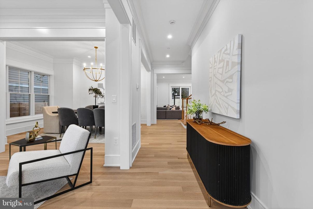 Chandelier, Dining room, Interior, Recessed Lighting, Wood Texture Flooring