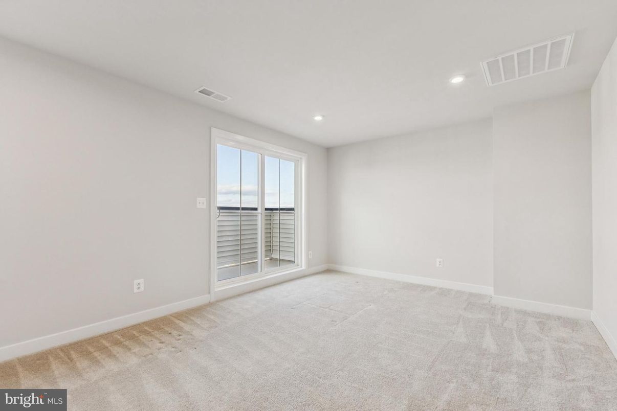 Empty room, Interior, Recessed Lighting