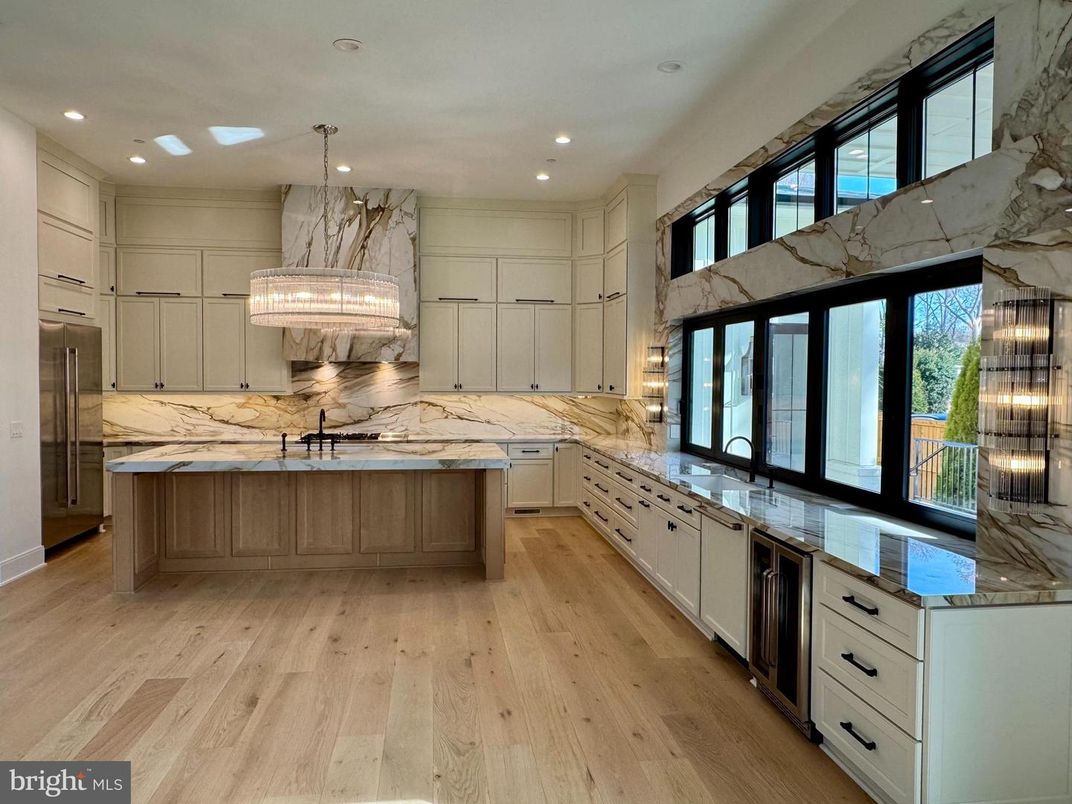 Chandelier, Interior, Kitchen, Marble Walls, Pendant Lights, Recessed Lighting, Wood Texture Flooring