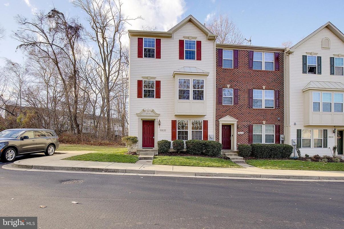 Exterior, Facade, Brick Facade, Georgian