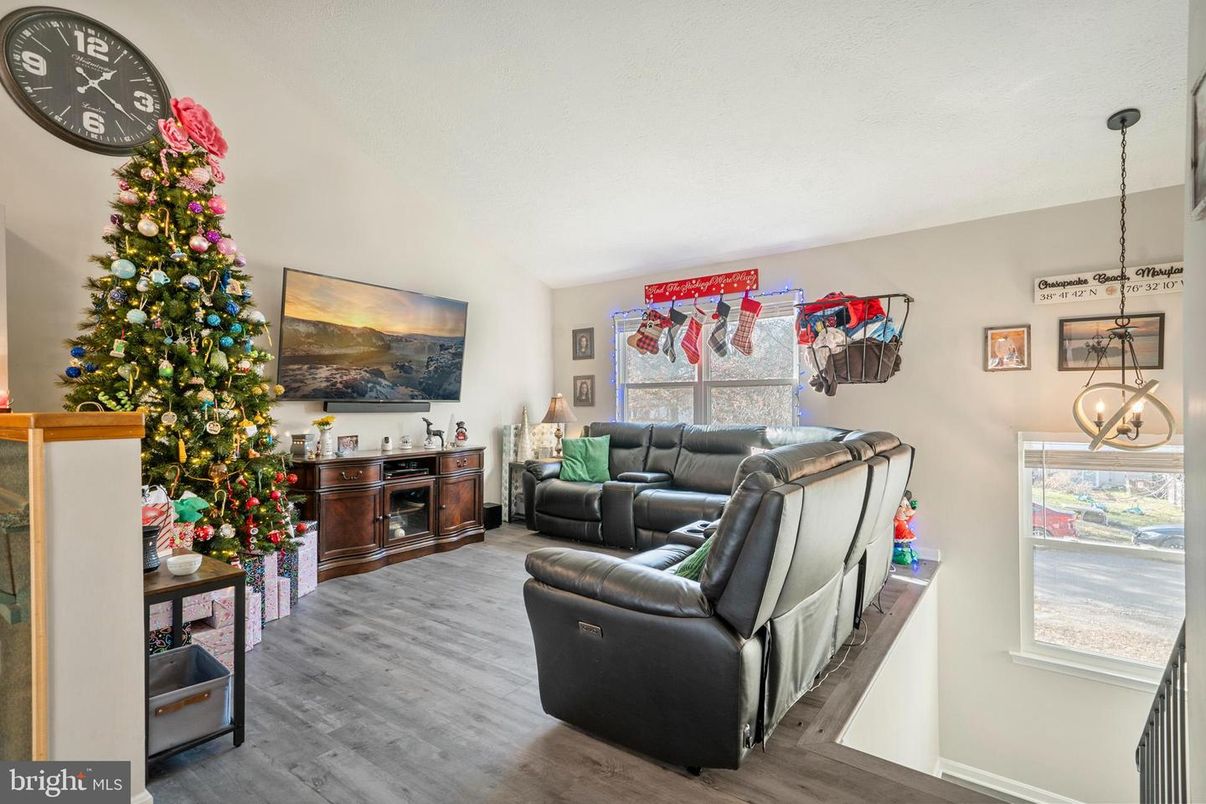 Interior, Living room, Pendant Lights, Wood Texture Flooring