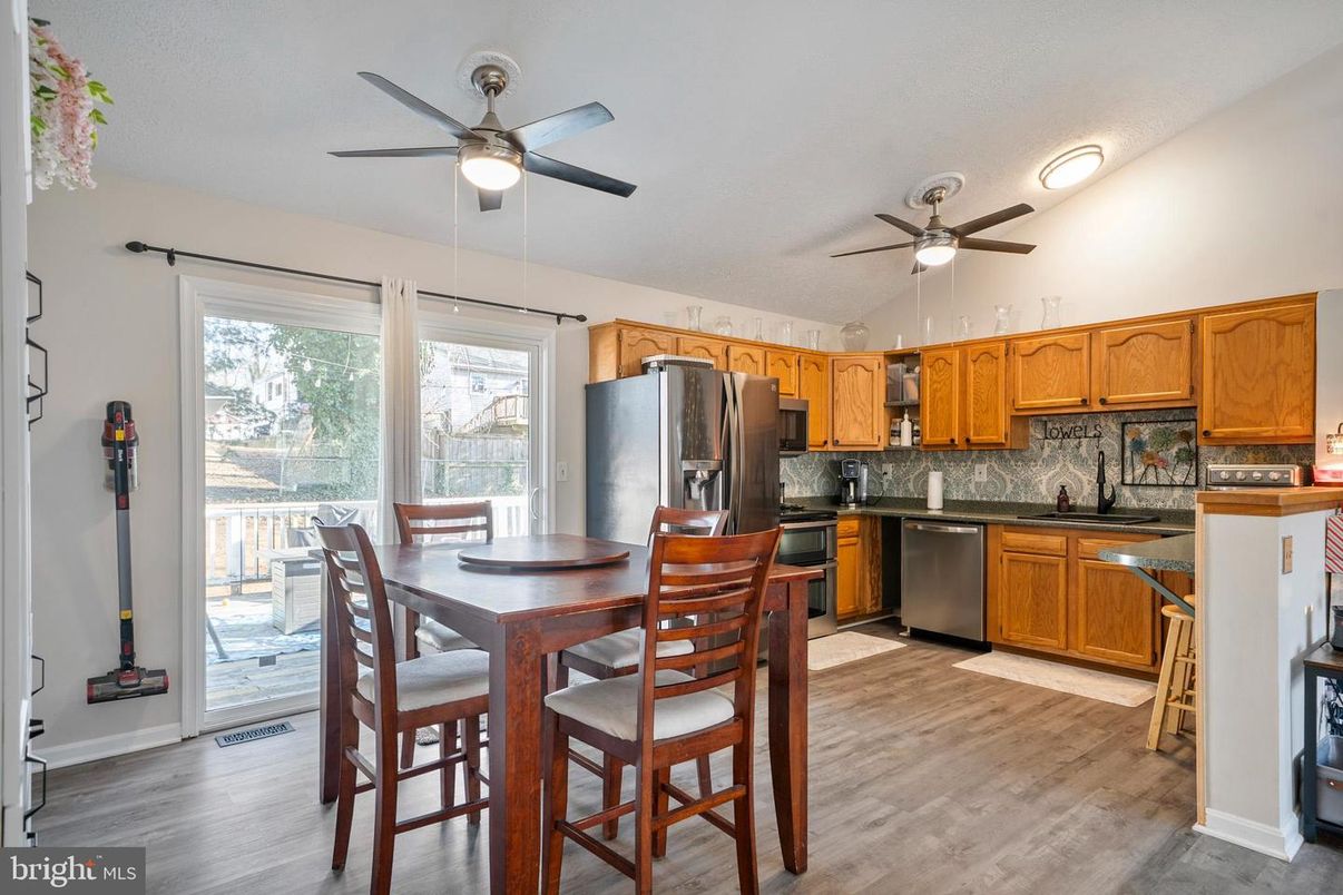 Dining room, Interior, Kitchen, Stainless Steel Appliances, Wood Texture Flooring