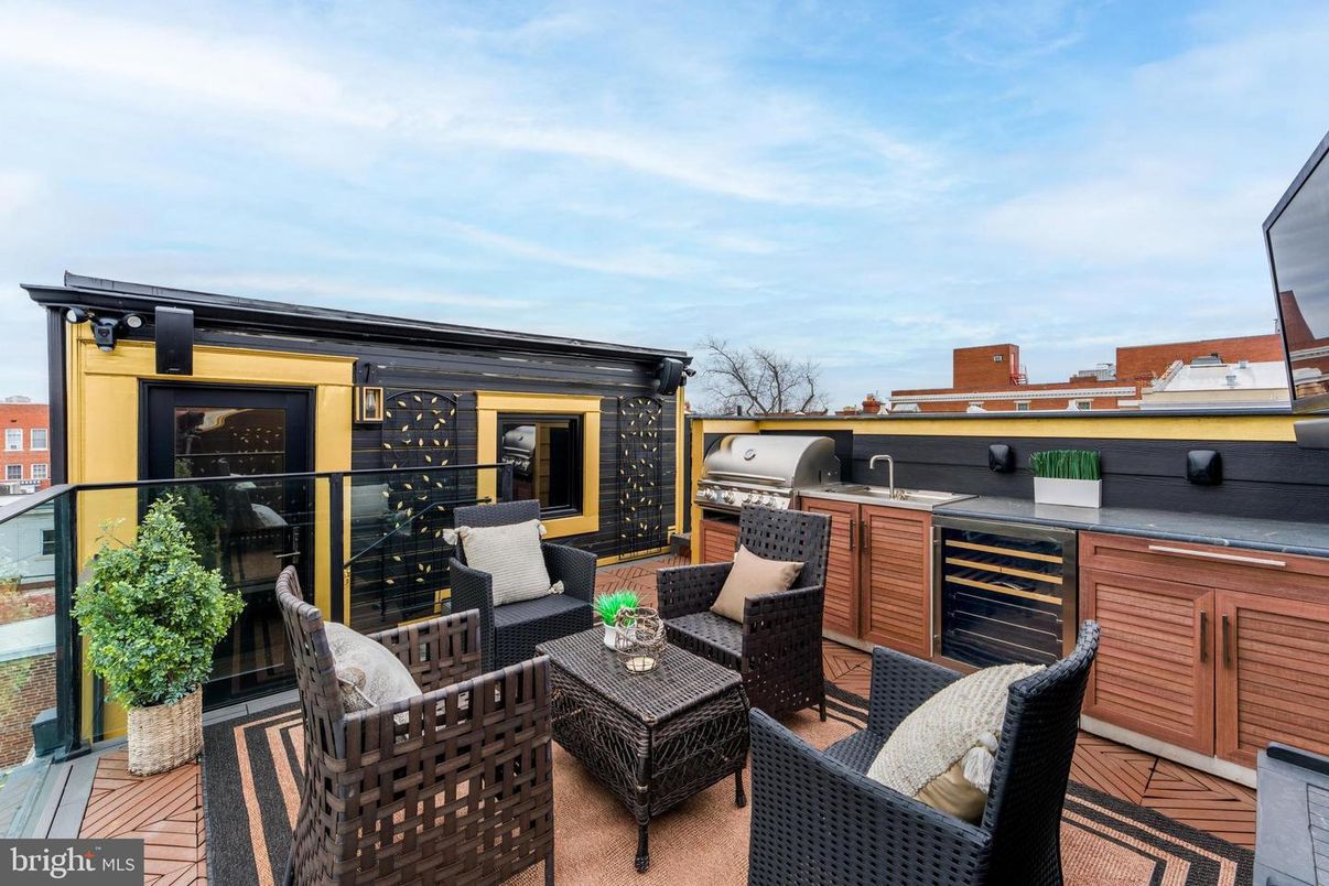 Exterior, Outdoor Kitchen