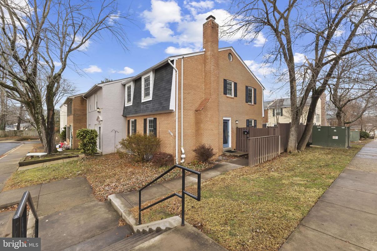 Backyard, Exterior, Facade, Brick Facade, None