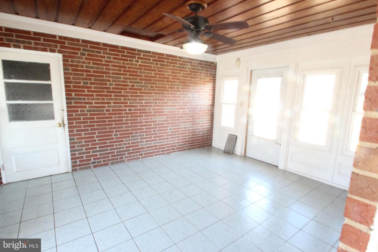 Empty room, Interior, Stone Walls, Wooden Ceilings