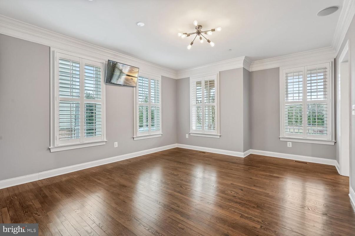 Empty room, Interior, Pendant Lights, Wood Texture Flooring