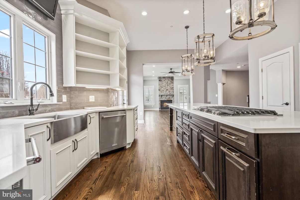 Fireplace, Interior, Kitchen, Pendant Lights, Recessed Lighting, Wood Texture Flooring