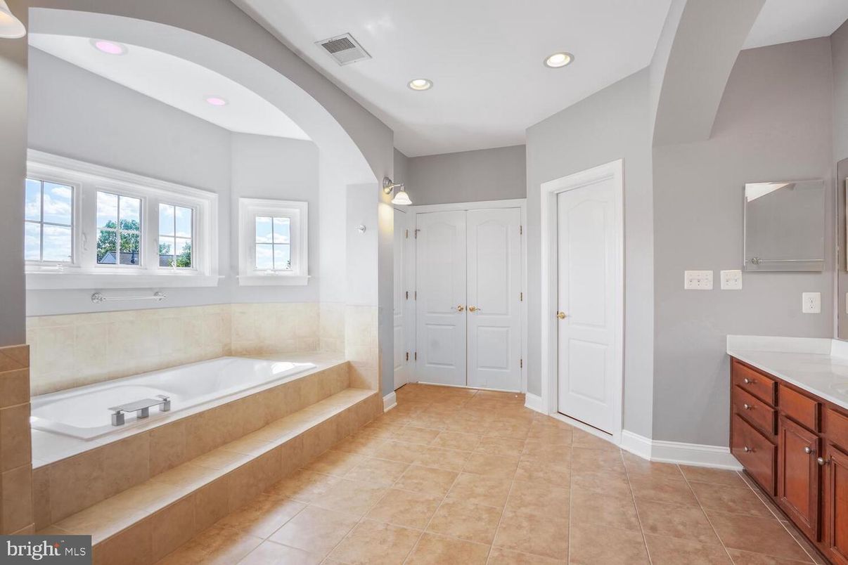 Bathroom, Interior, Recessed Lighting