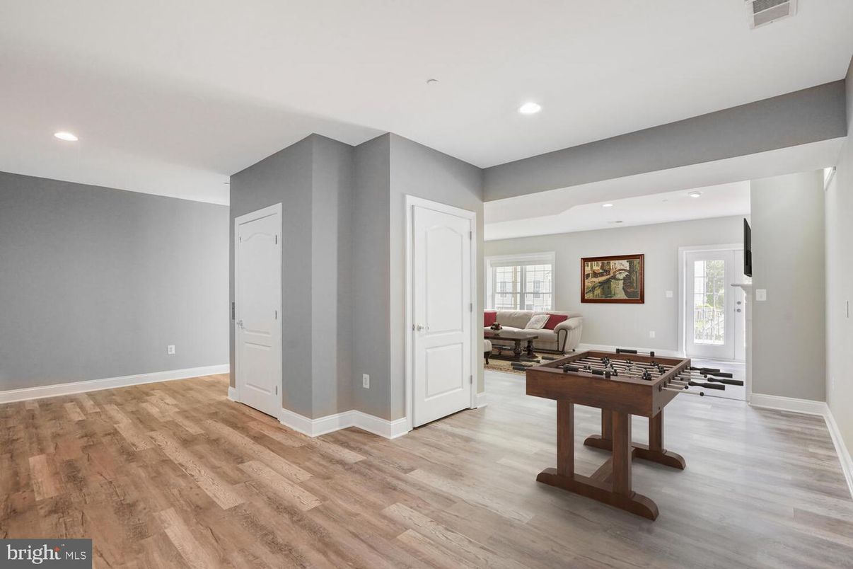 Game Room, Interior, Living room, Recessed Lighting, Wood Texture Flooring